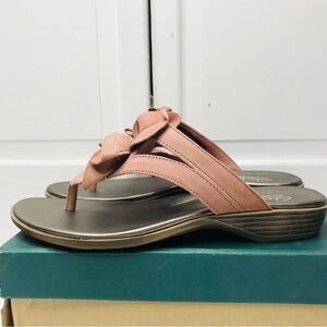 CLARKS Pink Dusk Bamboo Thong Sandals Size 9